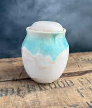 Load image into Gallery viewer, Small Urn